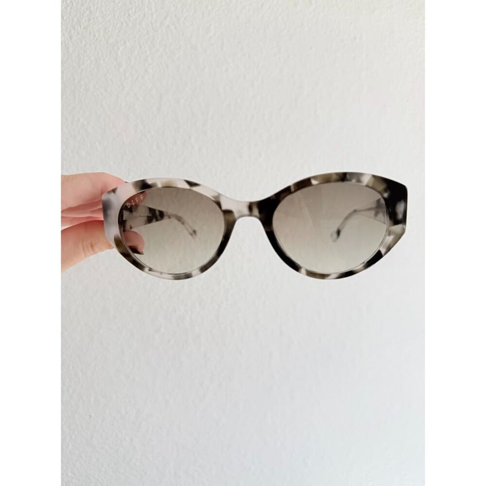 Diff Eyewear Linnea Sunglasses in Kombu / Olive Gradient Grey Tortoiseshell NIB